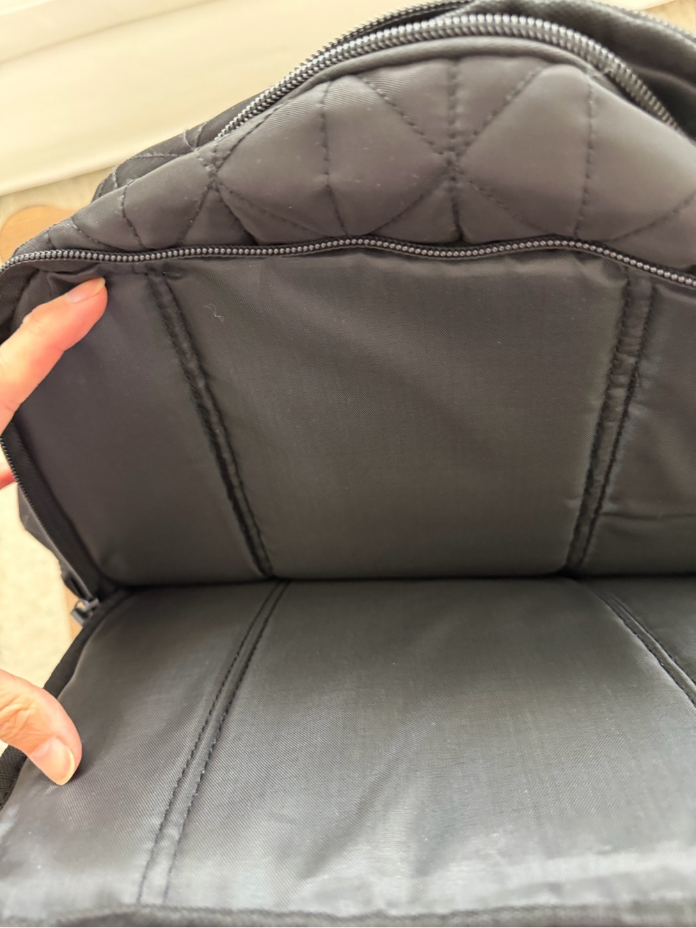 Kenneth Cole Reaction Quilted Black Nylon Backpack laptop holder - Picture 4 of 5